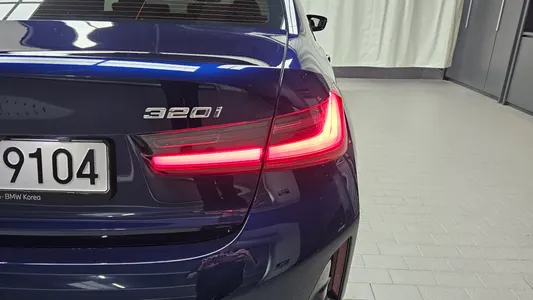 BMW 3 Series (G20) 320i M 2025 23