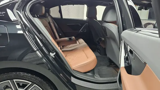 BMW 5 Series (G60) 530i xDrive M 2025 11