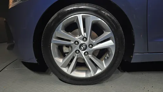 Hyundai AD 1.6 GDI 2016 5