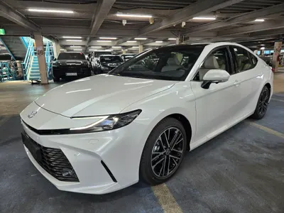 Toyota (XV80) 2.5 XLE 2026