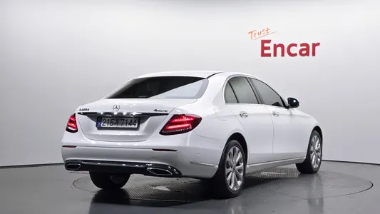 Mercedes-Benz E-Class W213 E220d 4MATIC 2019