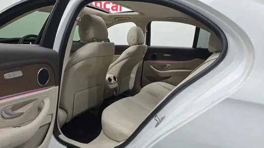 Mercedes-Benz E-Class W213 E220d 4MATIC 2019 10
