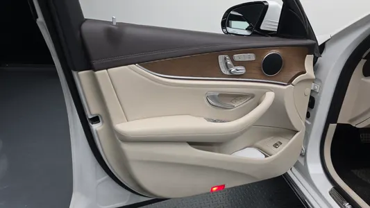 Mercedes-Benz E-Class W213 E220d 4MATIC 2019 24