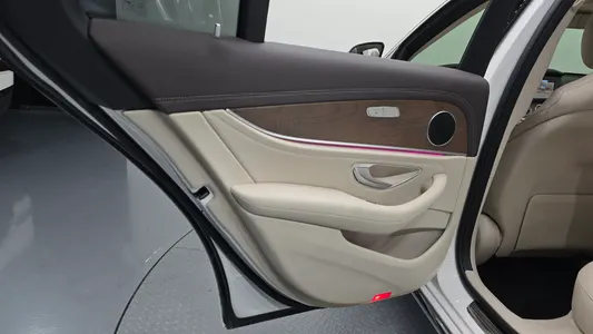 Mercedes-Benz E-Class W213 E220d 4MATIC 2019 25