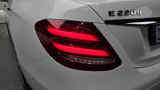 Mercedes-Benz E-Class W213 E220d 4MATIC 2019 23
