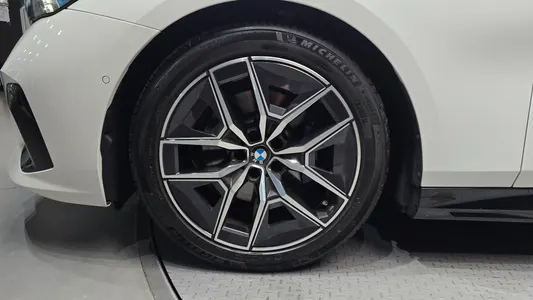 BMW 5 Series (G60) 520i M 2025 5