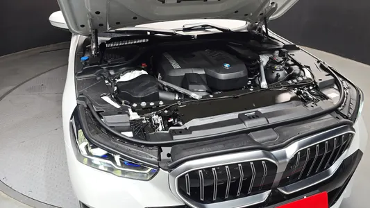 BMW 5 Series (G60) 520i M 2025 6
