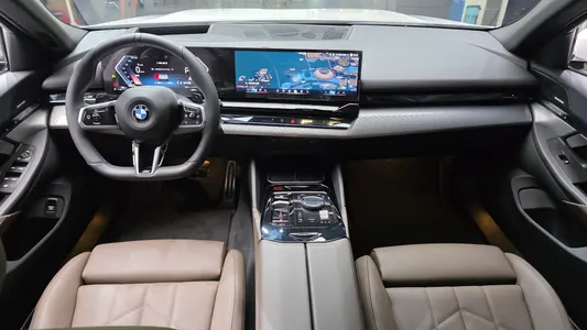 BMW 5 Series (G60) 520i M 2025 7