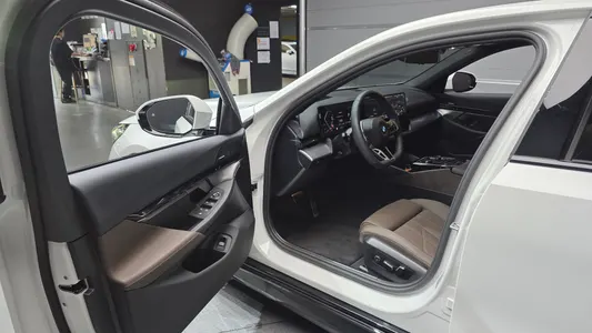 BMW 5 Series (G60) 520i M 2025 10