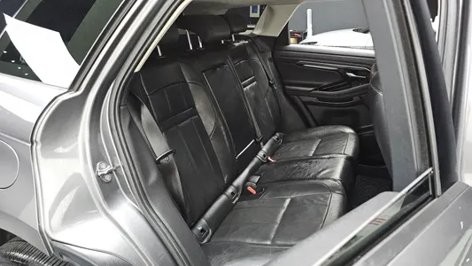Land Rover 2 D180 SE 2020 11