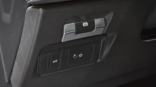 Land Rover 2 D180 SE 2020 13