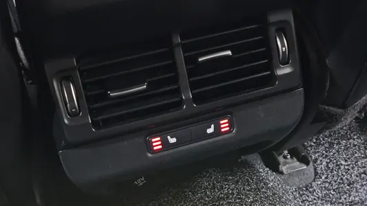 Land Rover 2 D180 SE 2020 29