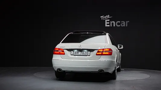 Mercedes-Benz E-Class W212 E350 2010 4