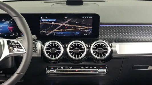 Mercedes-Benz GLB-Class X247 GLB200 d 2024 14