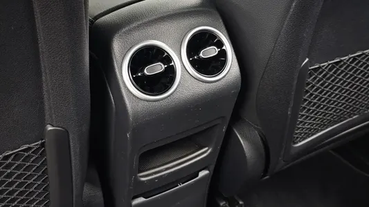 Mercedes-Benz GLB-Class X247 GLB200 d 2024 18