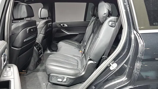 BMW X7 (G07) xDrive 40i M 7 2025 12