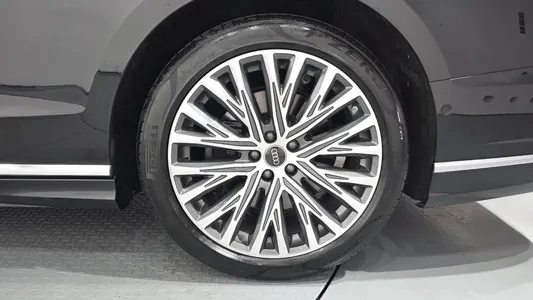 Audi A8 (D5) 55 TFSI LWB 2023 21