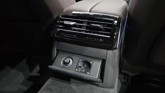 Audi A8 (D5) 55 TFSI LWB 2023 34