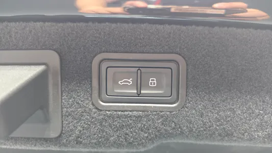 Audi A8 (D5) 55 TFSI LWB 2023 27