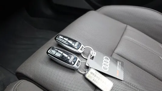 Audi A8 (D5) 55 TFSI LWB 2023 28