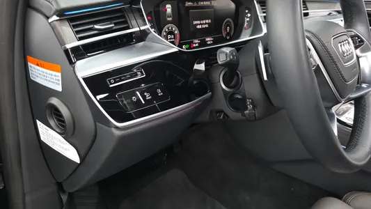 Audi A8 (D5) 55 TFSI LWB 2023 41