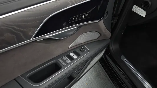 Audi A8 (D5) 55 TFSI LWB 2023 39