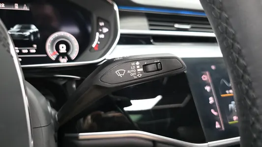 Audi A8 (D5) 55 TFSI LWB 2023 40