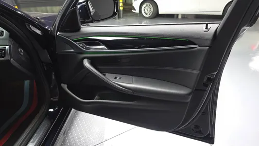 BMW 5 Series (G30) 530i M 2019 24