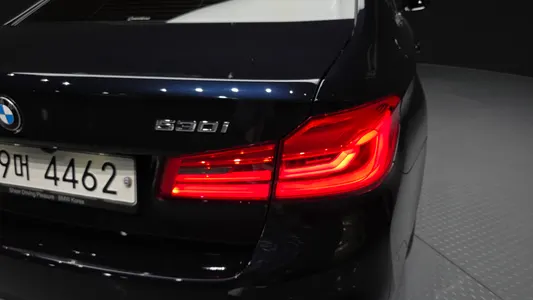 BMW 5 Series (G30) 530i M 2019 23
