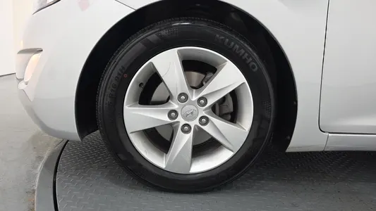 Hyundai MD M16 GDI 2011 5