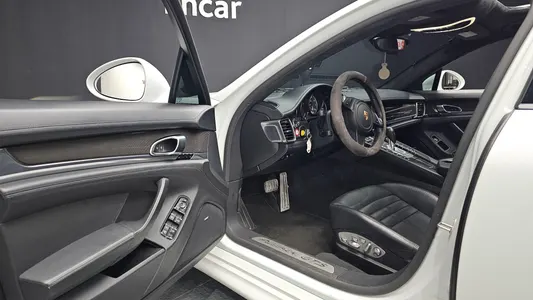 Porsche 파나메라 4.8 GTS 2014 10