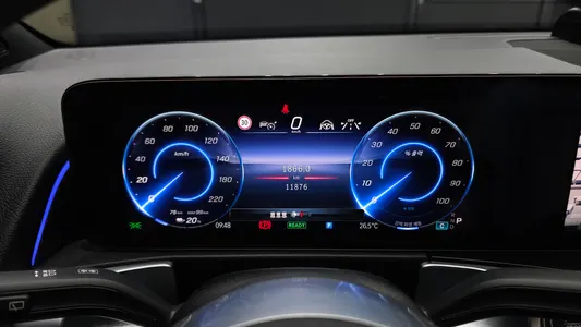 Mercedes-Benz EQB X243 EQB300 4MATIC 2025 8