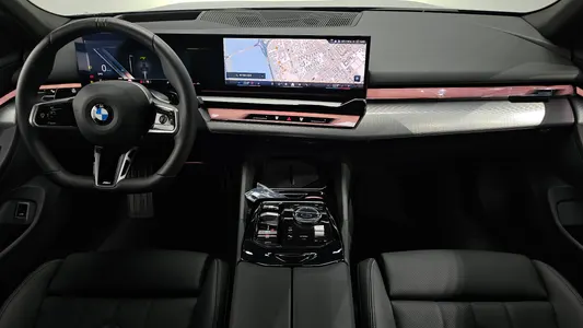 BMW 5 Series (G60) 520i 2025 7