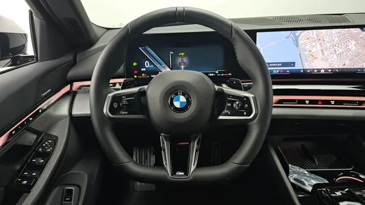 BMW 5 Series (G60) 520i 2025 13