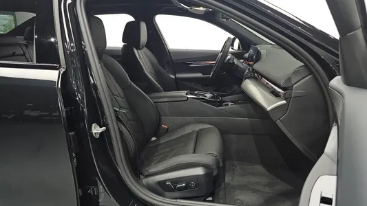 BMW 5 Series (G60) 520i 2025 10