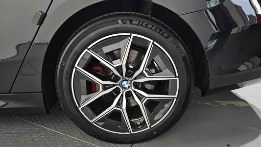 BMW 5 Series (G60) 520i 2025 21