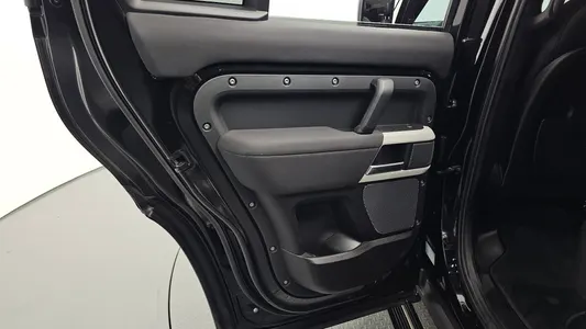 Land Rover (L663) 110 D240 SE 2020 26