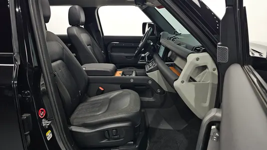 Land Rover (L663) 110 D240 SE 2020 27