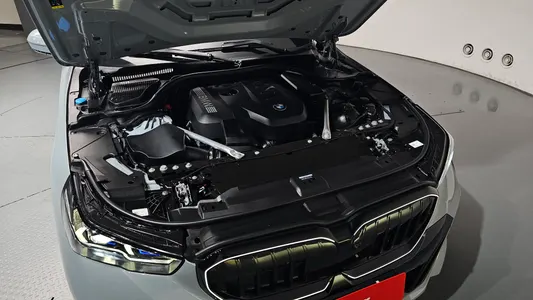 BMW 5 Series (G60) 520i M 2025 5