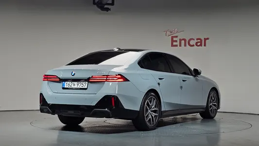BMW 5 Series (G60) 520i M 2025