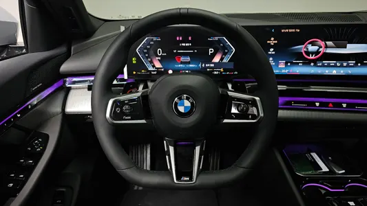 BMW 5 Series (G60) 520i M 2025 12