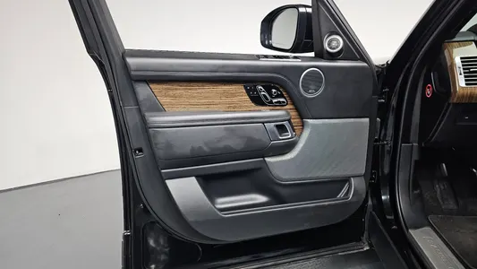 Land Rover 4 4.4 SDV8 Vogue SE 2019 24