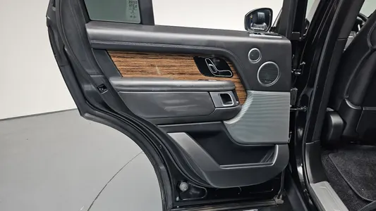 Land Rover 4 4.4 SDV8 Vogue SE 2019 25