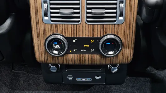 Land Rover 4 4.4 SDV8 Vogue SE 2019 31
