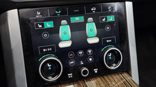 Land Rover 4 4.4 SDV8 Vogue SE 2019 28