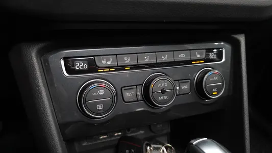Volkswagen 2 2.0 TDI 4 2020 33