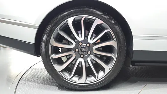 Land Rover 4 D350 AB 2021 5