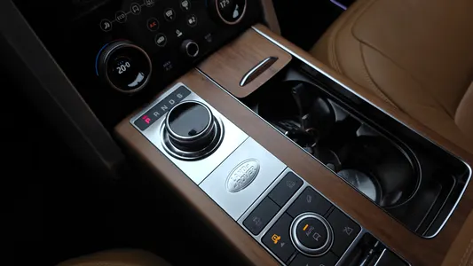 Land Rover 4 D350 AB 2021 9