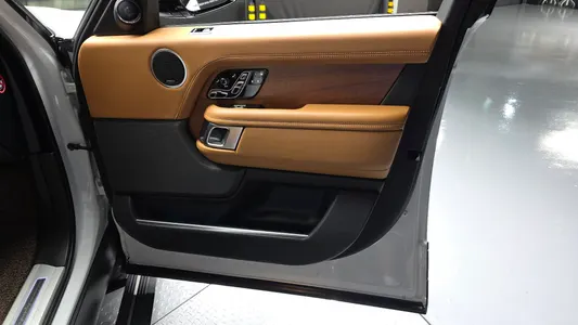 Land Rover 4 D350 AB 2021 24