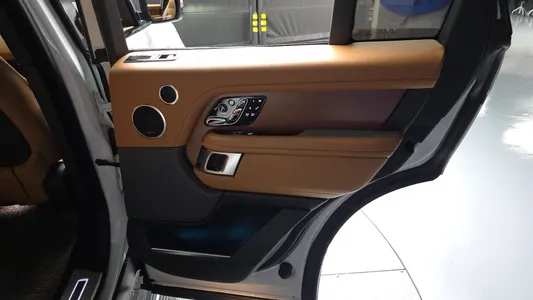 Land Rover 4 D350 AB 2021 25